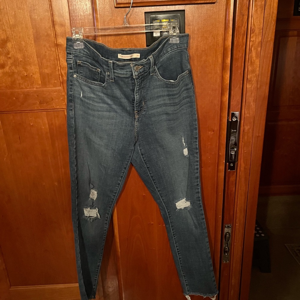 Levi’s 311 Shaping Skinny